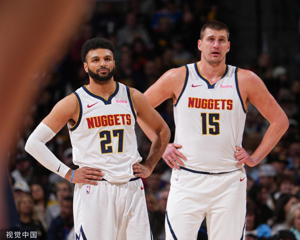 表现对他有 表现对他有